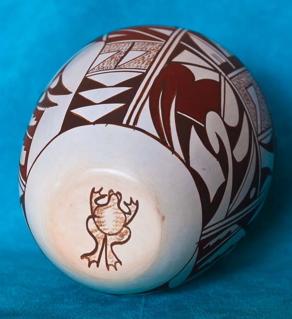 Frogwoman-Joy-Navasie-Hopi-Pottery-2a