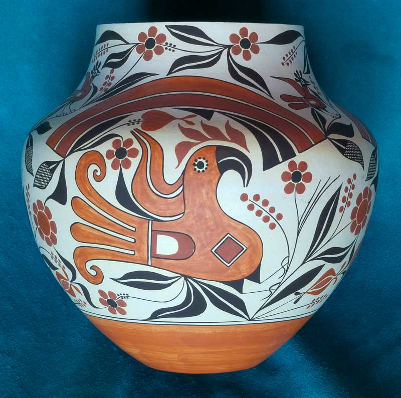 http://pueblopottery.net/images/jan2013/EB%20Collection/Barbara-Joseph-Cerno-Acoma-Pottery-B.jpg